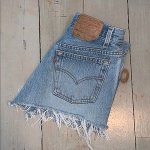 Vintage Levi jean shorts!!